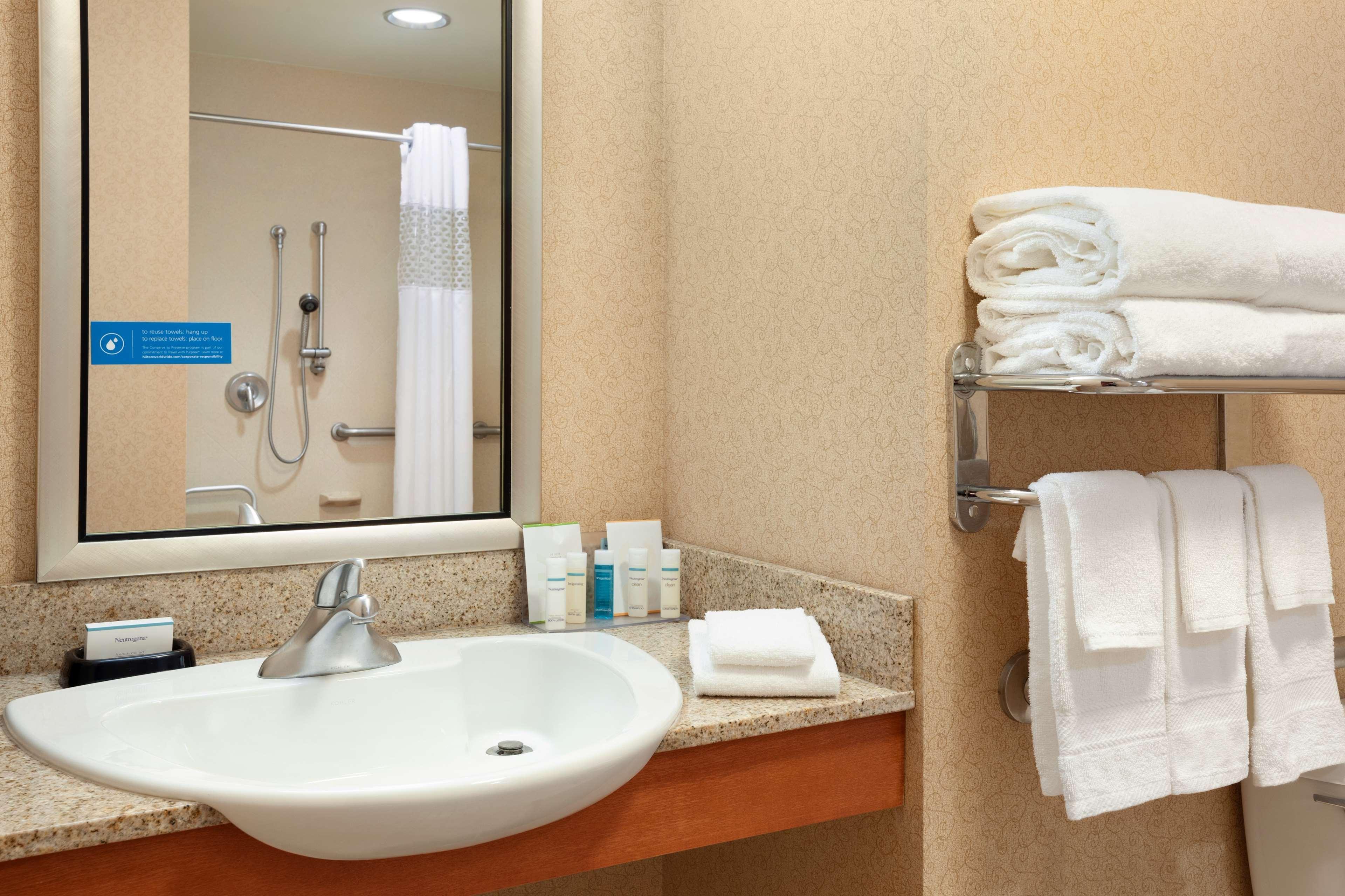 Hampton Inn & Suites East Hartford Extérieur photo