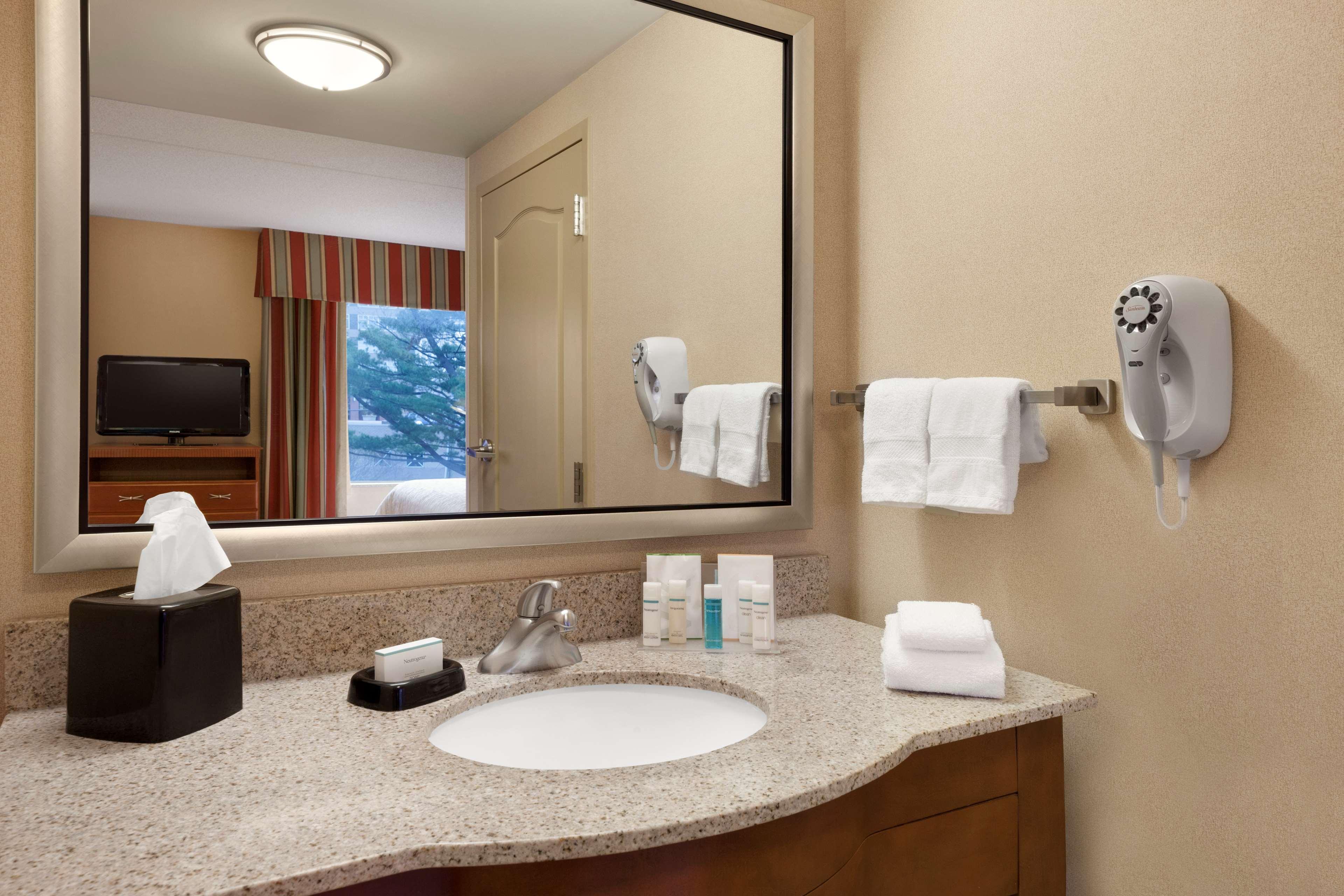 Hampton Inn & Suites East Hartford Extérieur photo